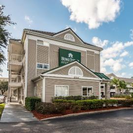 HomeTowne Studios by Red Roof Orlando South, hotel em Orlando