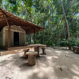 Chalé em reserva privada com café da manhã, hotel in Mataraca