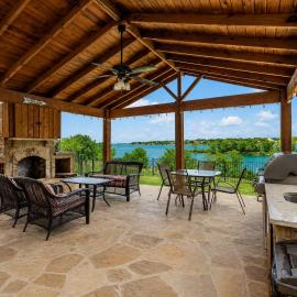 Lakefront Oasis w/covered Patio + outdoor Kitchen