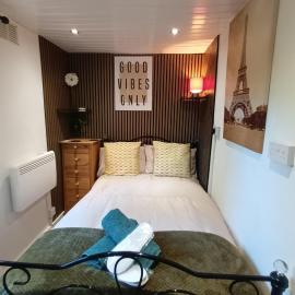 Le Hub Roundhay Sleeps 2 with Garden room