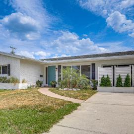 Completedly Renovated Pool: Home Minutes to Beach!, hotel a North Palm Beach
