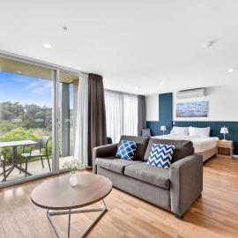 Resort Studio 178 - Pool Access Walk to the Beach, hotel in Torquay