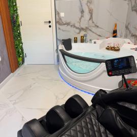 Predsjednički Apartman sa Đakuzijem & SPA, Apollo 11 Podgorica – hotel w mieście Podgorica