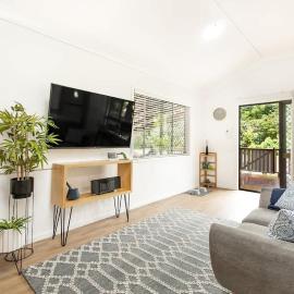 Coastal Mountain View Cottage for Couples, Hotel in Kewarra Beach