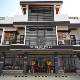 The Island Palms Homestay, hotel in Lucap