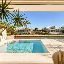Azure Waters - 4BR Stylish Waterfront Stay in GC with pool