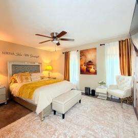 Spacious 2BR Home with Fenced Deck, Office and Arcade - Sleeps 6, hotel in Norcross