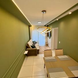 Apartamento 2 Quartos Aconchegante - Ar Condicionado nos Quartos - 1 Cama Casal - 2 Camas de Solteiro com Auxiliar - Cozinha Completa - Estacionamento Gratuito