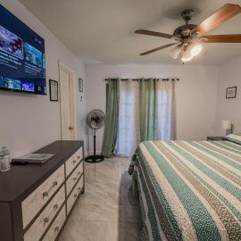 Modern Private Studio w-Kitchen-Near Beach N-Dining FIFA World Cup Ready, hotel in North Lauderdale