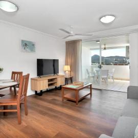 'Central Plaza' Adjacent Apartments with Rooftop Pool