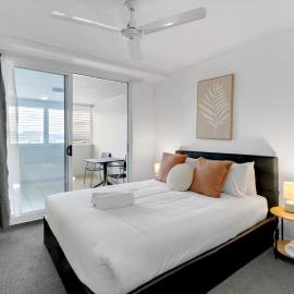 McLeod Nook - Poolside Studio by Waterfront & Market, hotel i Cairns