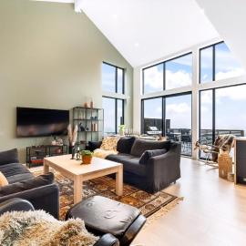 Family Cabin By Rosfjord Beach In Southern Norway, hotel i Lyngdal