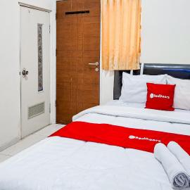 RedDoorz OLIVE near USM Semarang, hotel in Alastuwo
