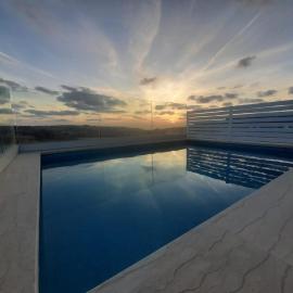 Sunsets Duplex Penthouse Gozo, khách sạn ở Kerċem