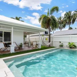 The Bird House - Poolside Haven a Stroll from Beach