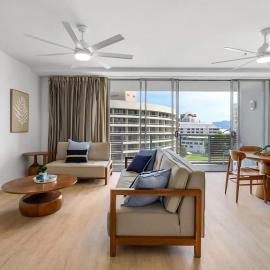 Marina Vista - Waterfront Stay near Dining and Markets, hotel i Cairns