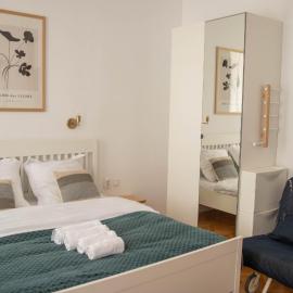 Studio Old Town with Jacuzzi and View