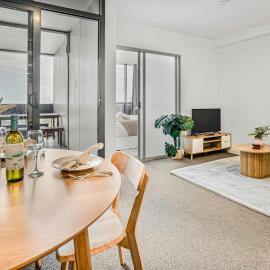 2BR CBD Escape-Pool, Gym & 17th floor views