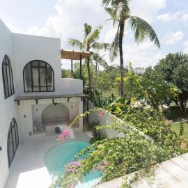 Villa Rhodes at Isola Villas Ocean view 4 BR villa 2 min walk to the beach, hotel in Canggu