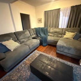 Huge comfy 4br home near CBD