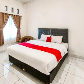Tawangmangu में, होटल RedDoorz at Surya Inn Sekipan Tawangmangu