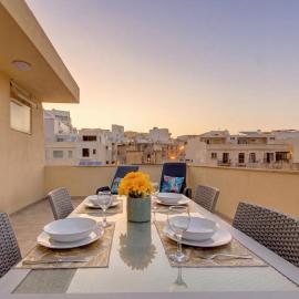 Azure Residence 3BD Apartments & Penthouse, Hotel in Gżira
