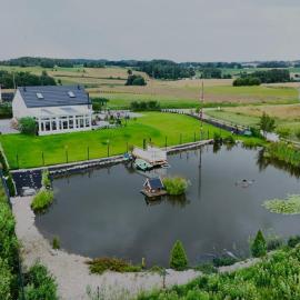 Przystań nad Stawem z balią, hotel en Połęczyno