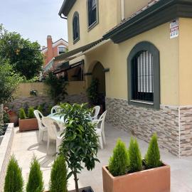 WonderStays Chalet El Naranjo, hotel em Sevilha