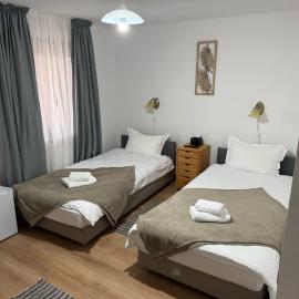 Camere Duble în Câmpulung, מלון בקמפולונג