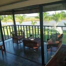 Zambezi Riverfront Chalets, Safari retreat Lower Zambezi, Game Drives, Canoeing, Fishing Boat Cruises, hotel a Chirundu