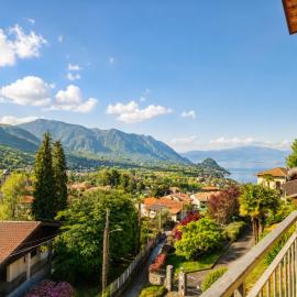 Dreamy Lakeview Attic Escape, hotel u gradu 'Brezzo'