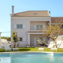 Charming Countryside Villa with Pool near Horses, hótel í Alcochete