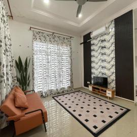 Yellow Homestay