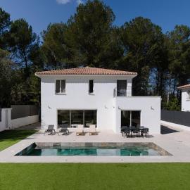 Modern villa with pool for 8 people