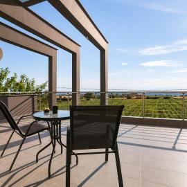 Villa Erytha - Serene Retreat with Views & Garden、Mesimérionのホテル