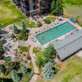 Condo + Pool, Hot Tub, Gondola, hotel in Steamboat Springs