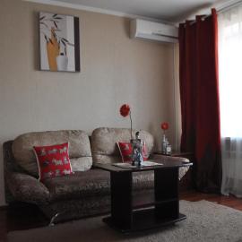 Spacious apartment with balcony، فندق في كريمنشوك