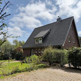 Haus *Üüs Aran* Wohnung Nr. 1 โรงแรมในเนเบอ