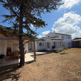 Spacious house close to the beach with terrace