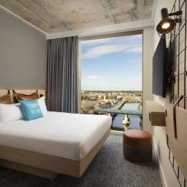 Moxy Dublin Docklands, hotel in Dublin