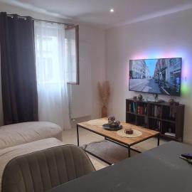 Kezy appartement 4 personne bébé: Reims şehrinde bir otel