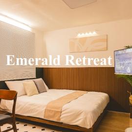 Emerald Retreat, Stay Cheonho Seoul Near Olympic Park, 4 min walk from the subway station
