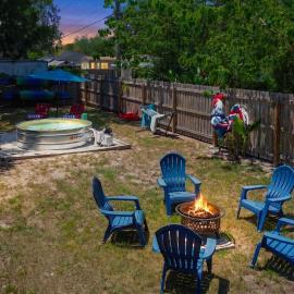 Spacious 4 bedroom 3 bath Clearwater Vacation House Cowboy Pool Fire Pit Games Close to Clearwater Beach Biking Trail Farmers Markets Harbor Health Spa Baycare Ballpark and Ruth Eckerd Hall Golf Courses, hotel a Clearwater