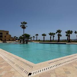 Fort Chambray 2BDR Apartment with Communal Pool, hotel v mestu Għajnsielem