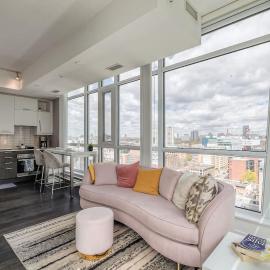 CN Tower Views - 2BR Condo - Balcony - Fast Wi-Fi