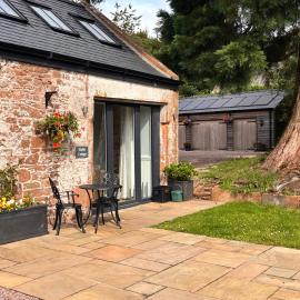Stable Cottage، فندق في لوكربي