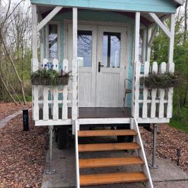 Pipowagen Utewyn, hotel in Reitsum