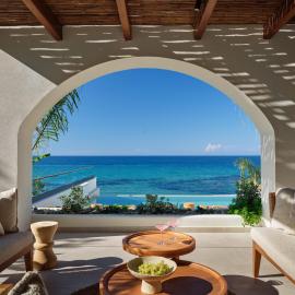 Oriana, Beachfront villa, few steps from the Ionian sea – hotel w Argasio
