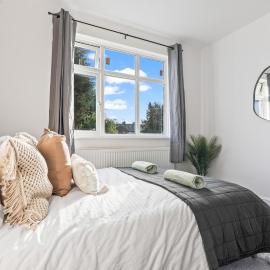 Modern 4BDR House- Fast WiFi & Parking - Workers Friendly, hotel in Bedworth
