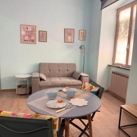 193Gramsci Comfort Apartment 2 plus 2 guests City center location Near ferries and Portovenere bus Flexible space with adjacent unit